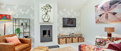 Stylish new lounge with gas fire for cosy nights in