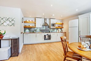 Spacious kitchen and dining area