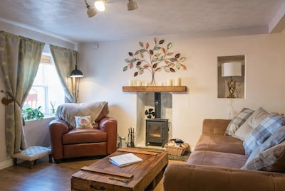 COUNTRY NEST- Cosy Spacious Cottage