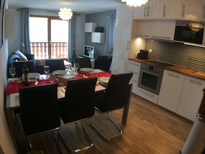 Kitchen dining area