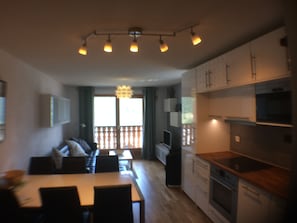 Lounge diner kitchen