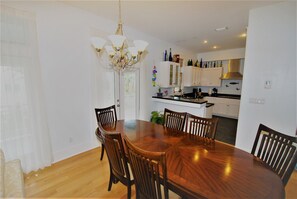 Dining Area
2nd Floor