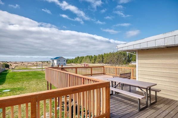 Enjoy an ocean view from the deck of Surfview 3.
