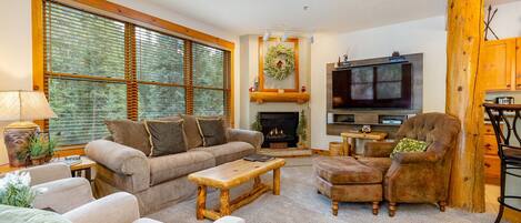 8782 Trappers Crossing - a SkyRun Keystone Property - 