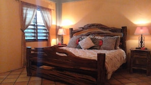 First floor bedroom-King Bed
New Paint and newly tiled floors-beddings/pillows