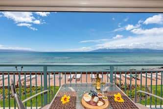 Makani Sands #206 1brmBeachfront condo with balcony on the ocean