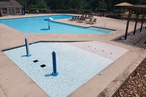 Pointe Royale Outdoor Pool, and Kiddie Pool.