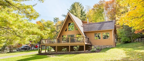 LakeviewCottage_exterior_1