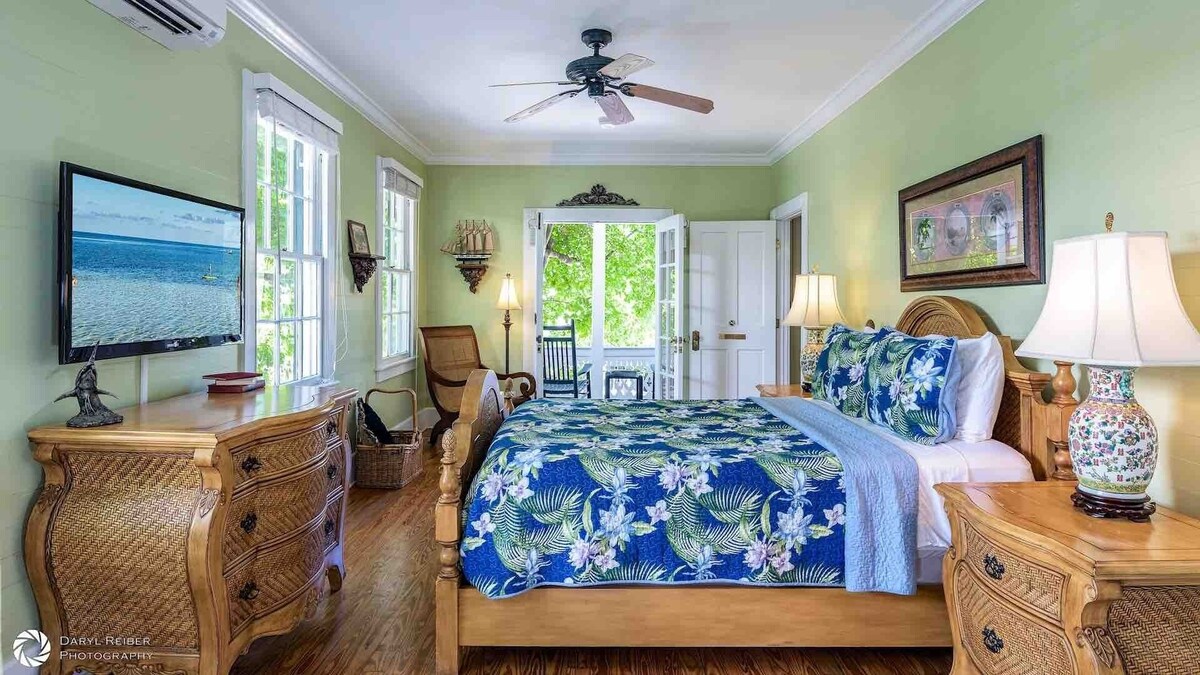 **STAR OF THE SEAPORT @ OLD TOWN** Huge Home & Pool + LAST KEY SERVICES…