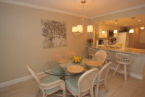 Dining Area with Seating for 6