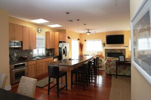Gorgeous Eat In Kitchen