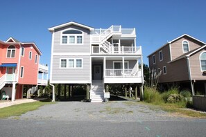 5 BR 3.5 Baths, Three Blocks to the Beach