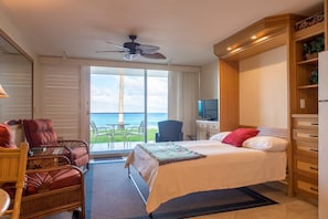 Queen sized murphy bed with great ocean views