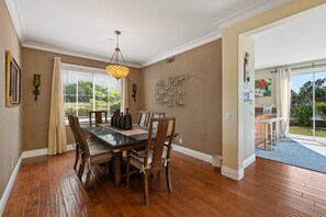 Formal dining room - STR14-0092