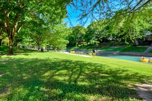 Prime Comal riverbank spot with lots of space to relax and enjoy