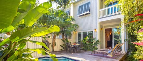 THE CONTENTED CRANE is a 3 bedroom townhome located in Old Town Key West...