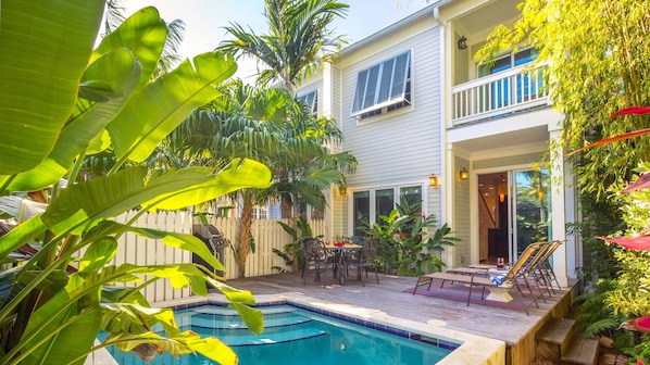 THE CONTENTED CRANE is a 3 bedroom townhome located in Old Town Key West...