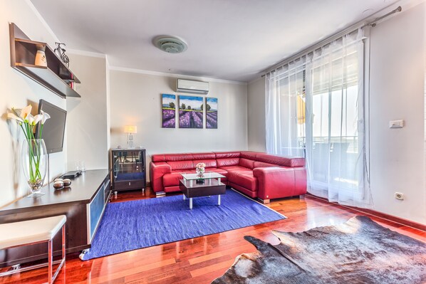 Living room with sofa bed and 40 inch TV