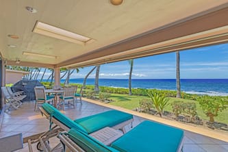 Spectacular Oceanfront 2 bedroom Villa with Sweeping Views, AC & pool.