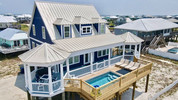 Exterior view of Son Of A Beach, Located in Dauphin Island, Alabama.