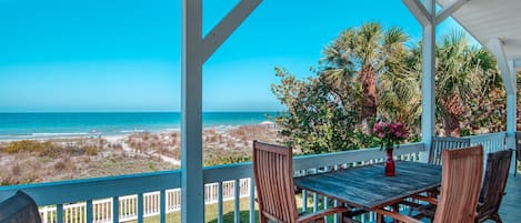 Dining on FL Sundowner's Gulf Front Deck