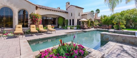 Gorgeous and Quiet Pool and Spa with lovely Lanai for Entertaining