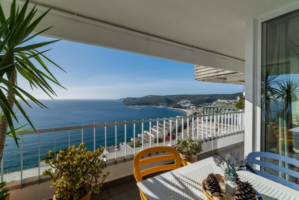 Vista incrível da varanda sobre a baia de Sesimbra 