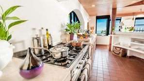 Large Well Equipped Fully Fitted kitchen.