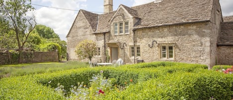 14th Century Leigh Bake House