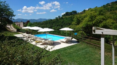 Villa La Quercia d'oro romántica casa italiana cerca de las cuevas de Frasassi