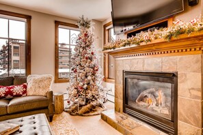 Living Room - Xmas Tree - just like being home for the holidays!