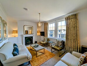 Sociable lounge