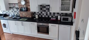 fully equipped kitchen 
