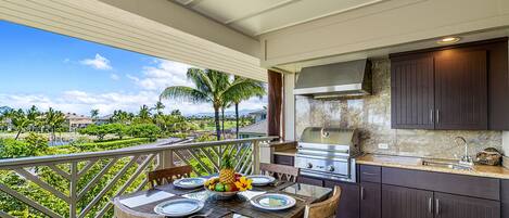 Relax and dine on your private bbq lanai!!!