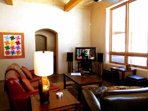 View big screen TV and panoramic mountain views simultaneously