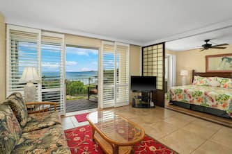 Sunset Kahili 403, Oceanfront, 4th Floor in Poipu .. Come Enjoy the view!