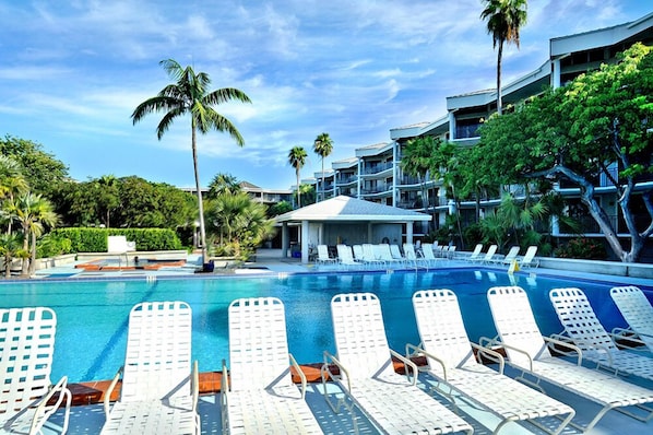 Pool & Jacuzzi Area Vista Fresco at 1800 Atlantic Key West