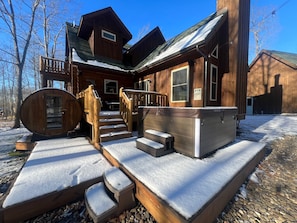 Private Hot Tub & Sauna