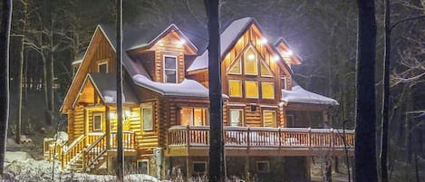 Throughout each season, this spacious log home is the perfect Deep Creek Lake vacation rental.