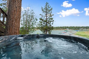 NEW private hot tub with amazing lake views!