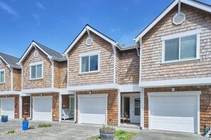 Sandy Toes: A modern condo in Long Beach, WA