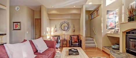 1926 Soda Springs II - a SkyRun Keystone Property - Living Room - The living room features beautiful sunlight in the afternoon along with cozy furnishings.