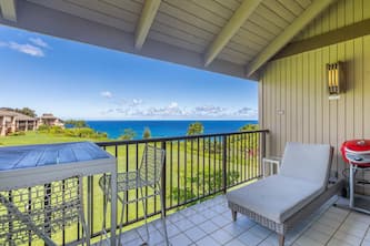 Pali Ke Kua 245 .. Updated Oceanfront Condo, Views are Expansive!