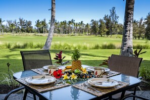 Tropical dining for 4......