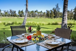 Tropical dining for 4......
