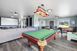 Recreation Room with Pool table