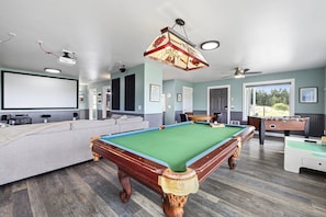 Recreation Room with Pool table