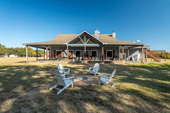 Welcome - Enjoy our firepit!