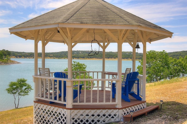 Beautiful waterfront Gazebo to relax and unwind!