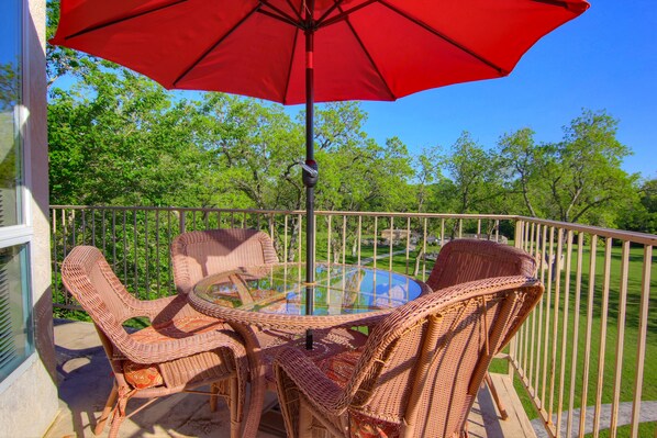 cute patio/ balcony area